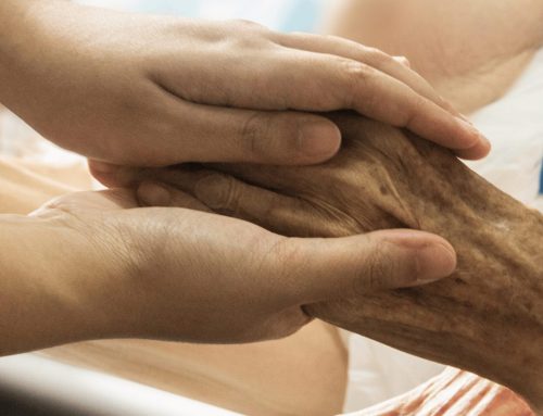 Dôstojný koniec života: Ako môže hospicová starostlivosť nahradiť myšlienky na eutanáziu
